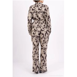 S�t med skjorte og bukser