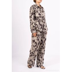 S�t med skjorte og bukser