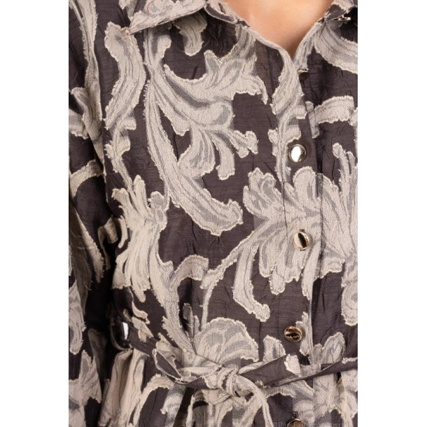 S�t med skjorte og bukser