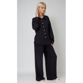 S�t med skjorte og bukser