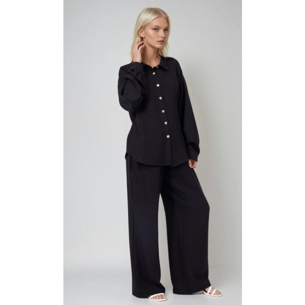 S�t med skjorte og bukser